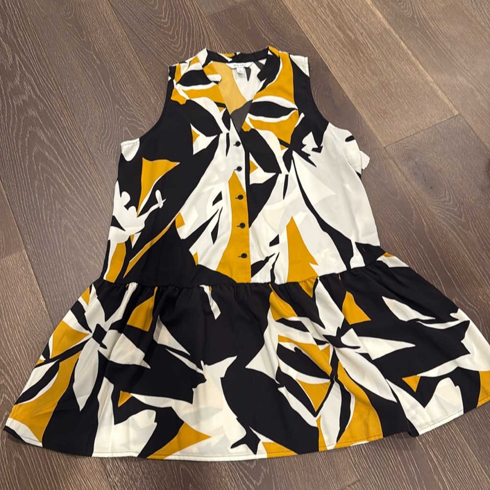 NWT! NINE WEST ruffle hem mini dress. Abstract gold white black dress. Size L